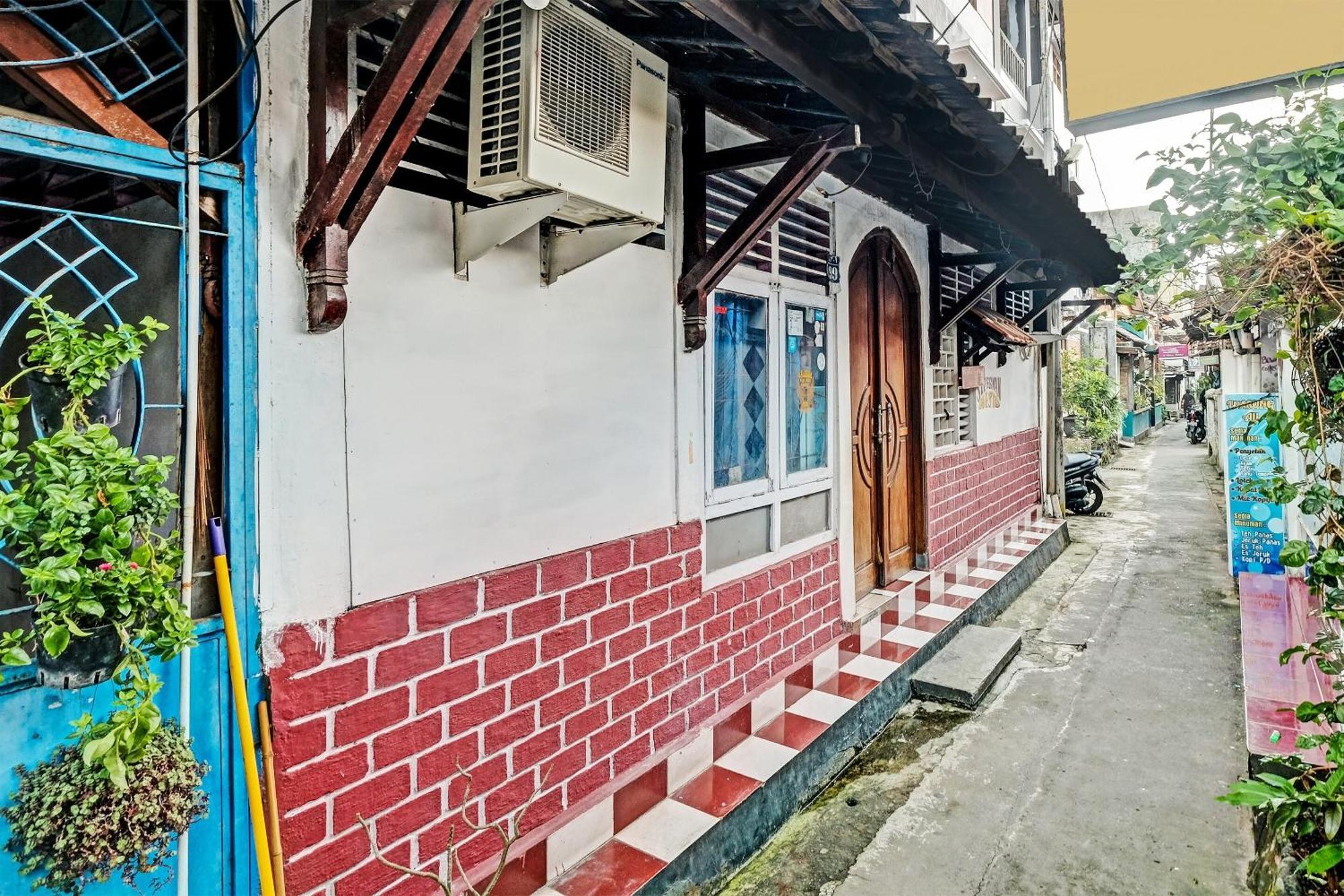 Spot On 91915 Homestay Superman Yogyakarta Eksteriør billede