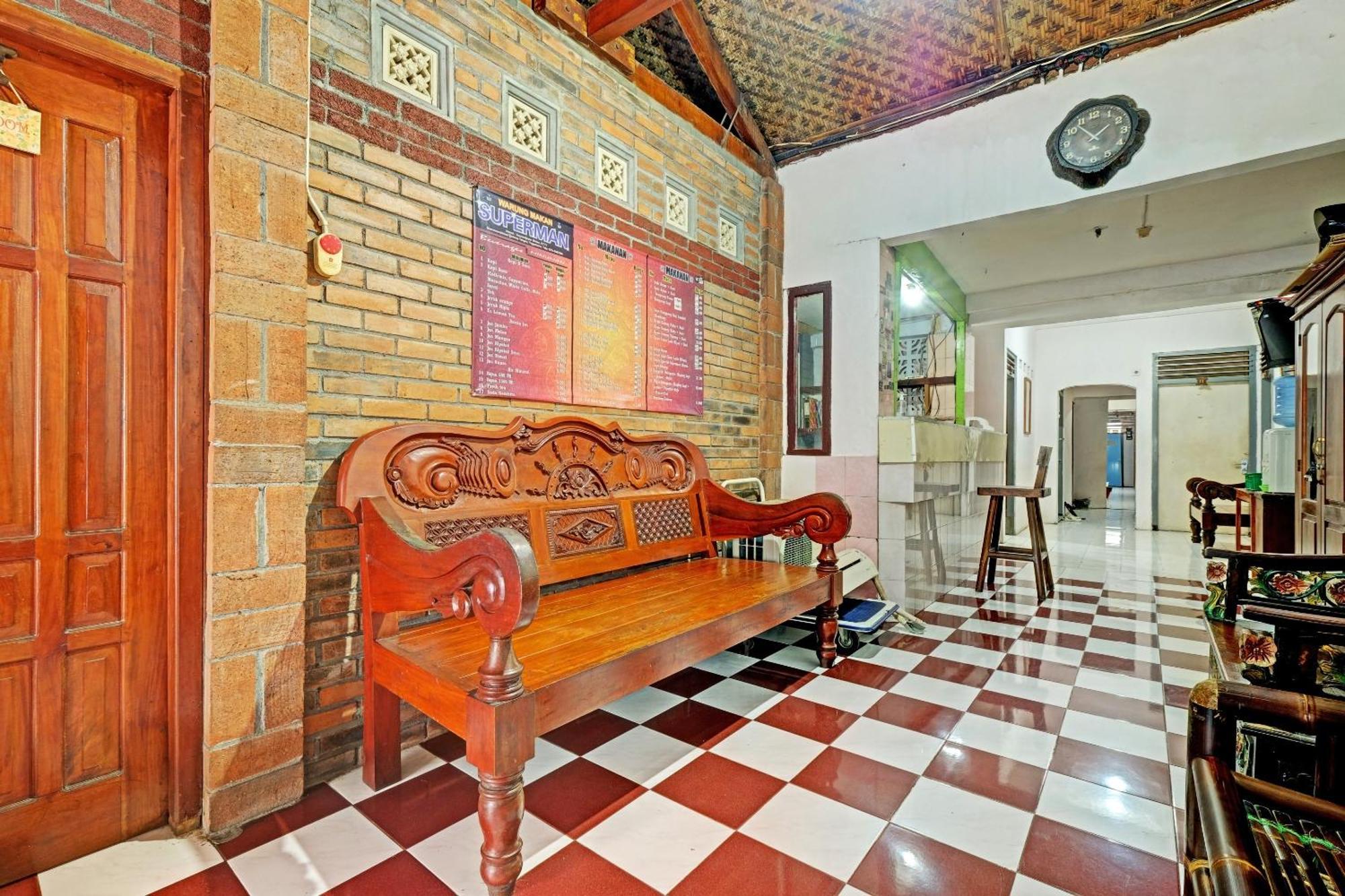 Spot On 91915 Homestay Superman Yogyakarta Eksteriør billede