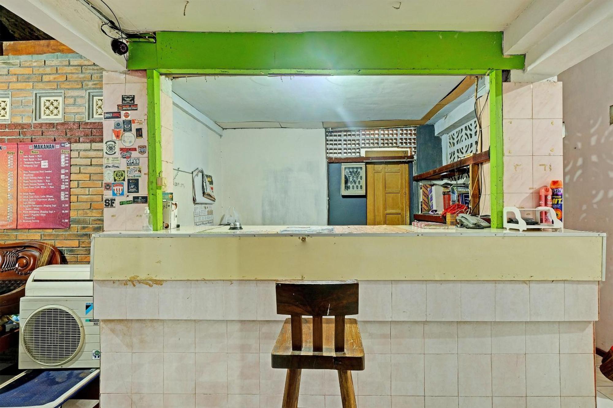 Spot On 91915 Homestay Superman Yogyakarta Eksteriør billede