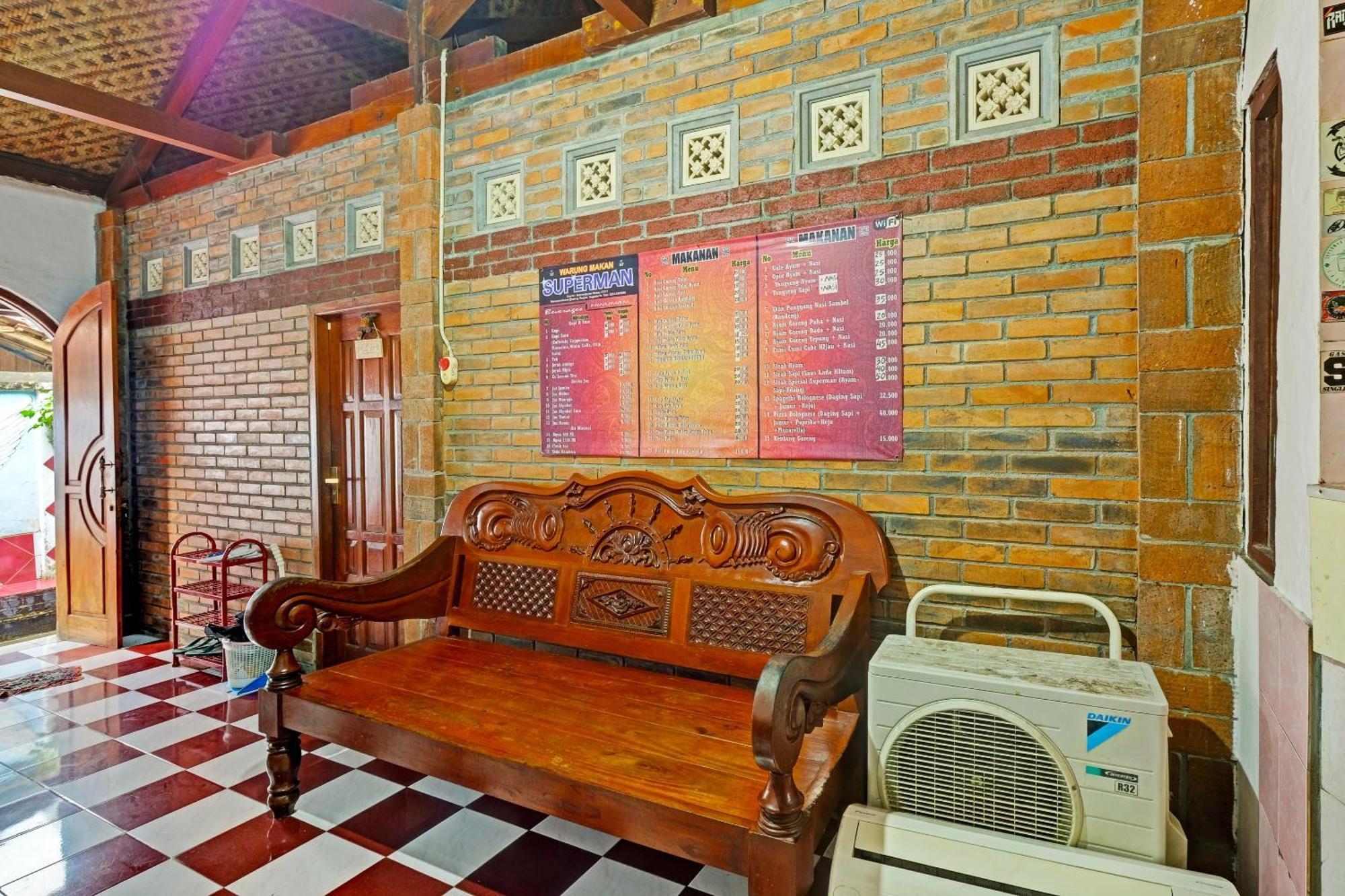 Spot On 91915 Homestay Superman Yogyakarta Eksteriør billede