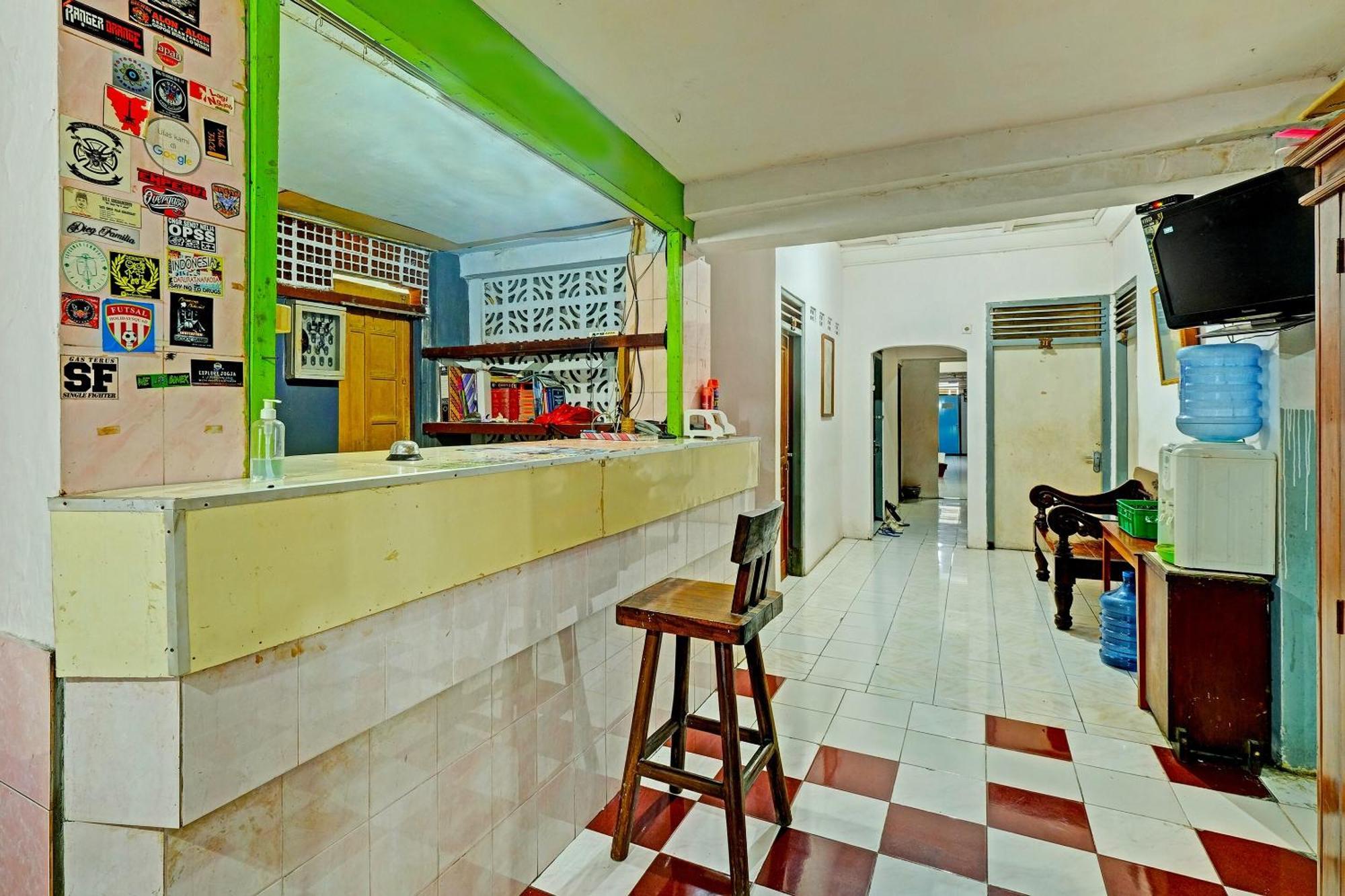 Spot On 91915 Homestay Superman Yogyakarta Eksteriør billede