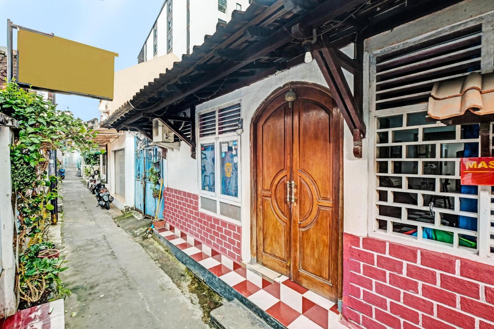 Spot On 91915 Homestay Superman Yogyakarta Eksteriør billede