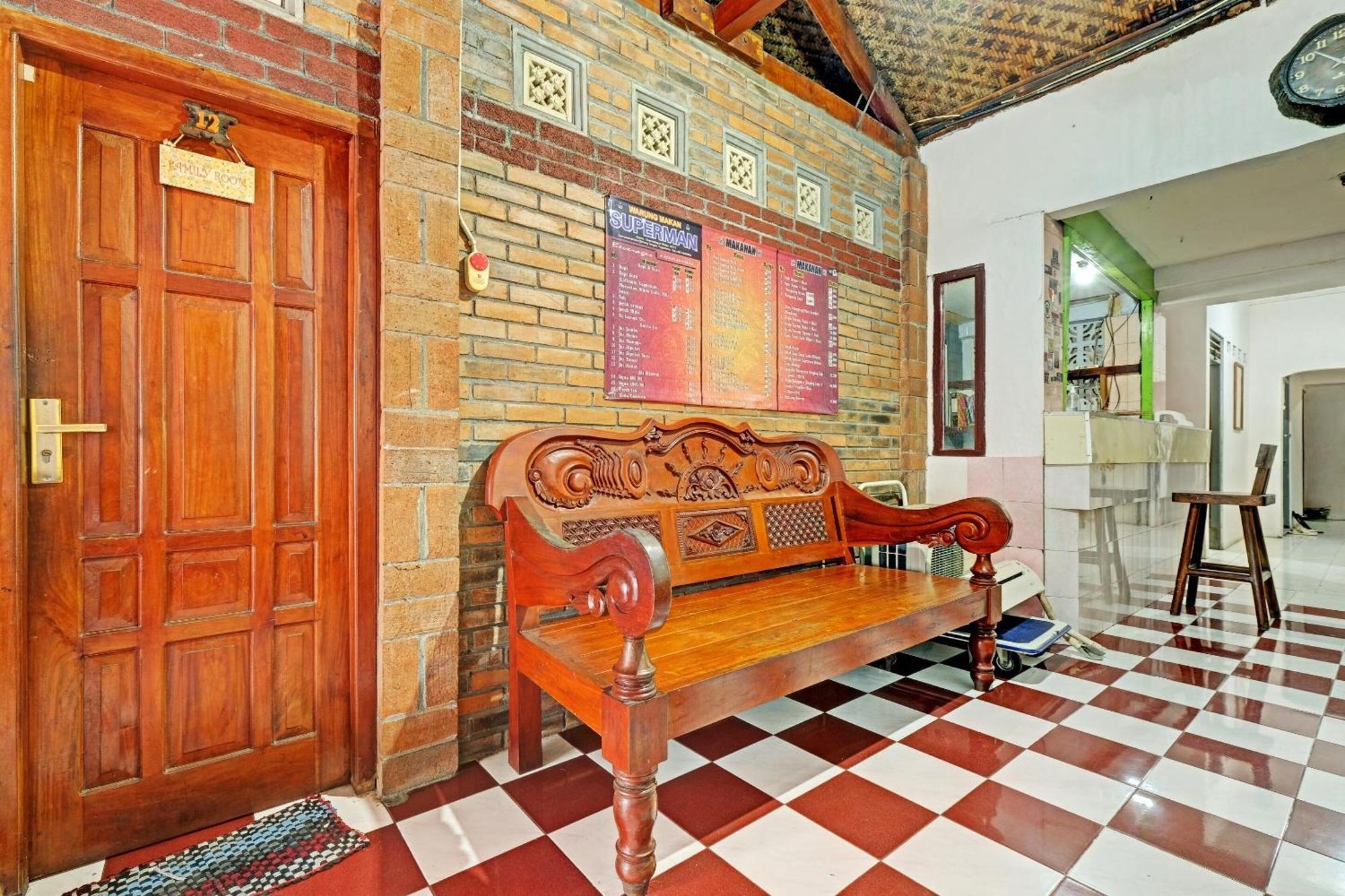 Spot On 91915 Homestay Superman Yogyakarta Eksteriør billede