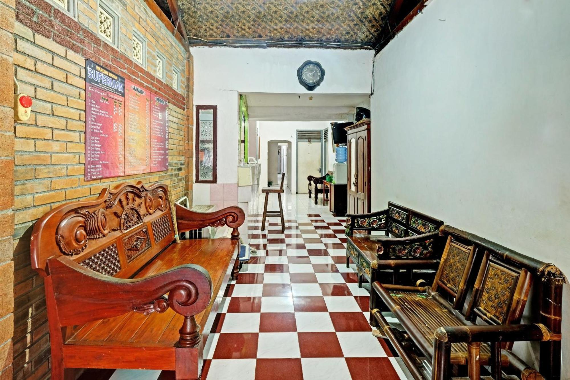 Spot On 91915 Homestay Superman Yogyakarta Eksteriør billede