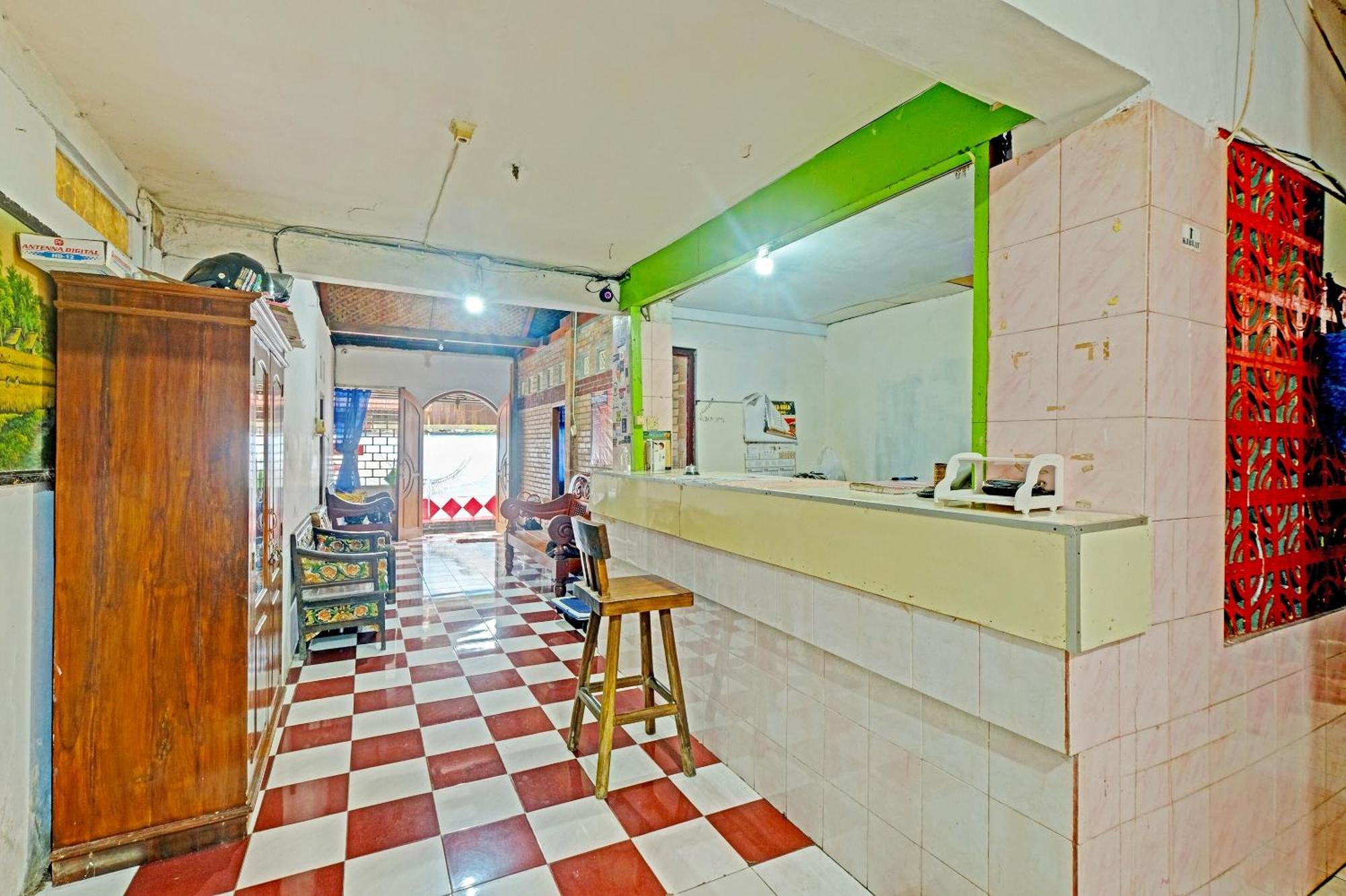 Spot On 91915 Homestay Superman Yogyakarta Eksteriør billede